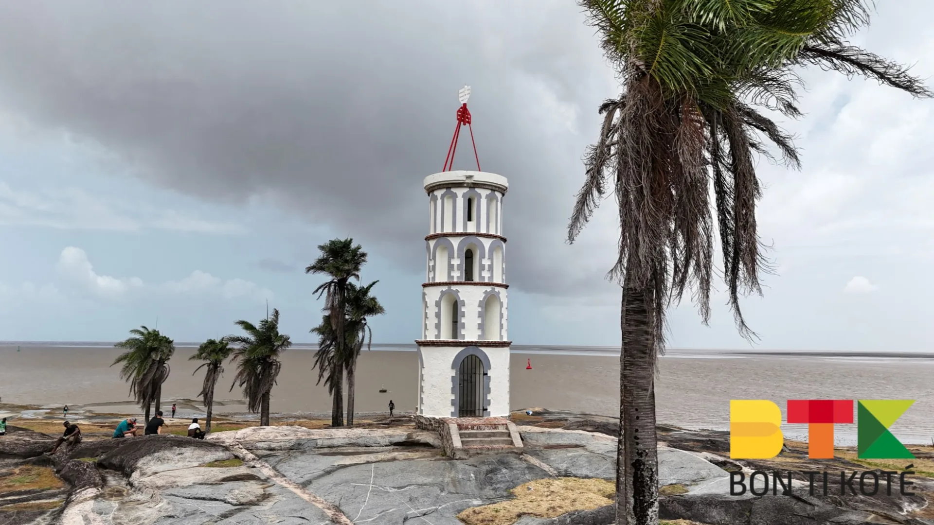 Tour Dreyfus : Un Phare Historique en Guyane